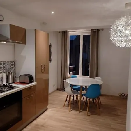 Le Duplex Saint Pry 아파트 베튠